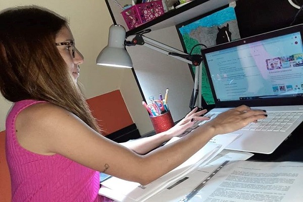 UDOCBA - UDOCBA CON PRESENCIA VIRTUAL DOCENTE LES LLEVAN CLASES A LAS CASAS DE LOS ALUMNOS